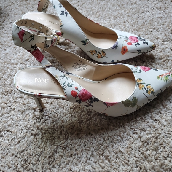 Shoes - Picture 3 of 4